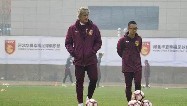 天哪……就在身旁众人再度陷入惊恐慌乱的当口，杨若晴的眉眼却亮了。